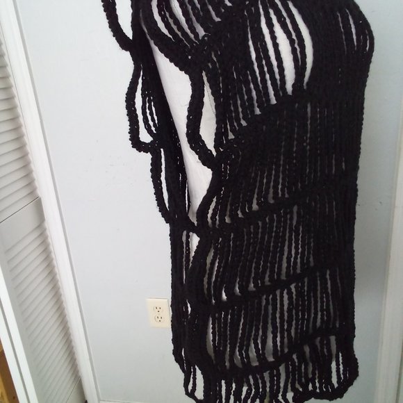 Handmade crochet drop stitch tunic, made with red heart yarn, size large, Black. - Picture 2 of 5